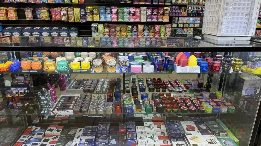 Grinders and smoking accessories in the Arden store